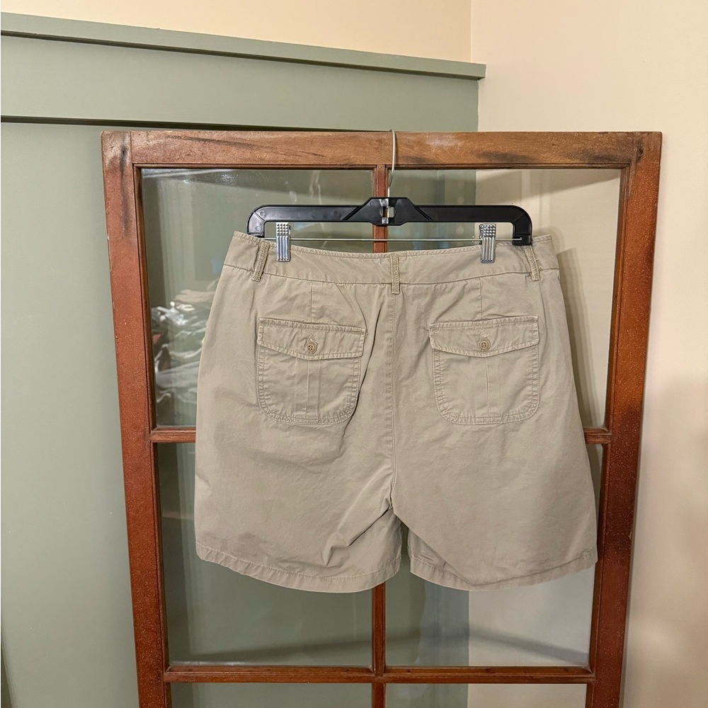 Dockers Women's Khaki Shorts - Size 12 - Picture 3 of 3